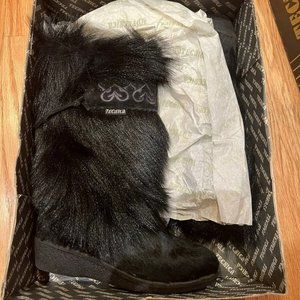 Tecnica Women's Skandia Fur Boots Size 39, made in Italy. New in box.